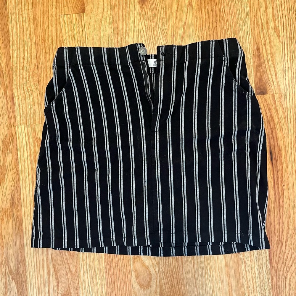 Hollister mini skirt